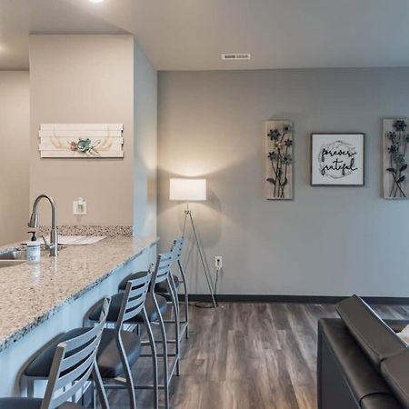 Spacious 2Br Suite Plus Patio Near Iowa State 에임스 외부 사진