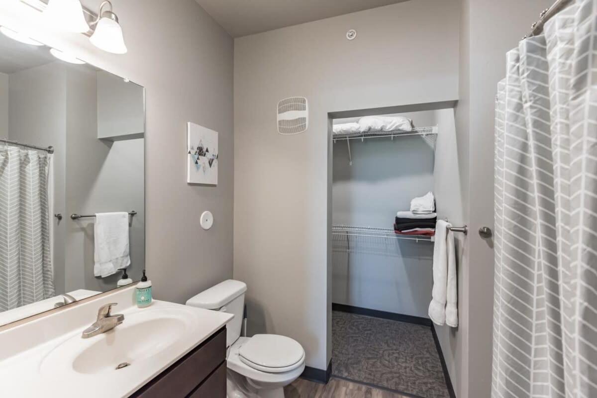 Spacious 2Br Suite Plus Patio Near Iowa State 에임스 외부 사진
