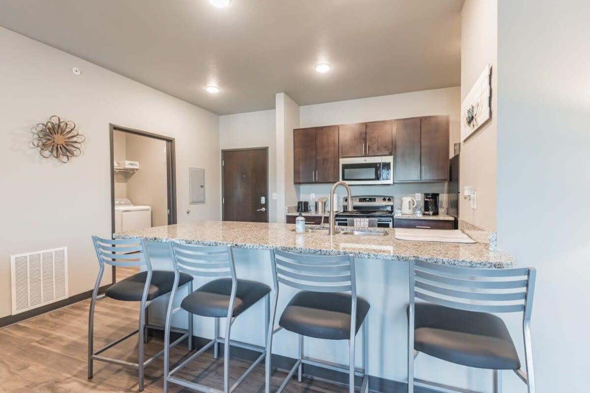 Spacious 2Br Suite Plus Patio Near Iowa State 에임스 외부 사진