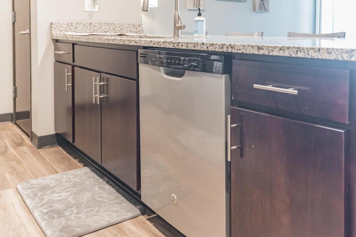 Spacious 2Br Suite Plus Patio Near Iowa State 에임스 외부 사진