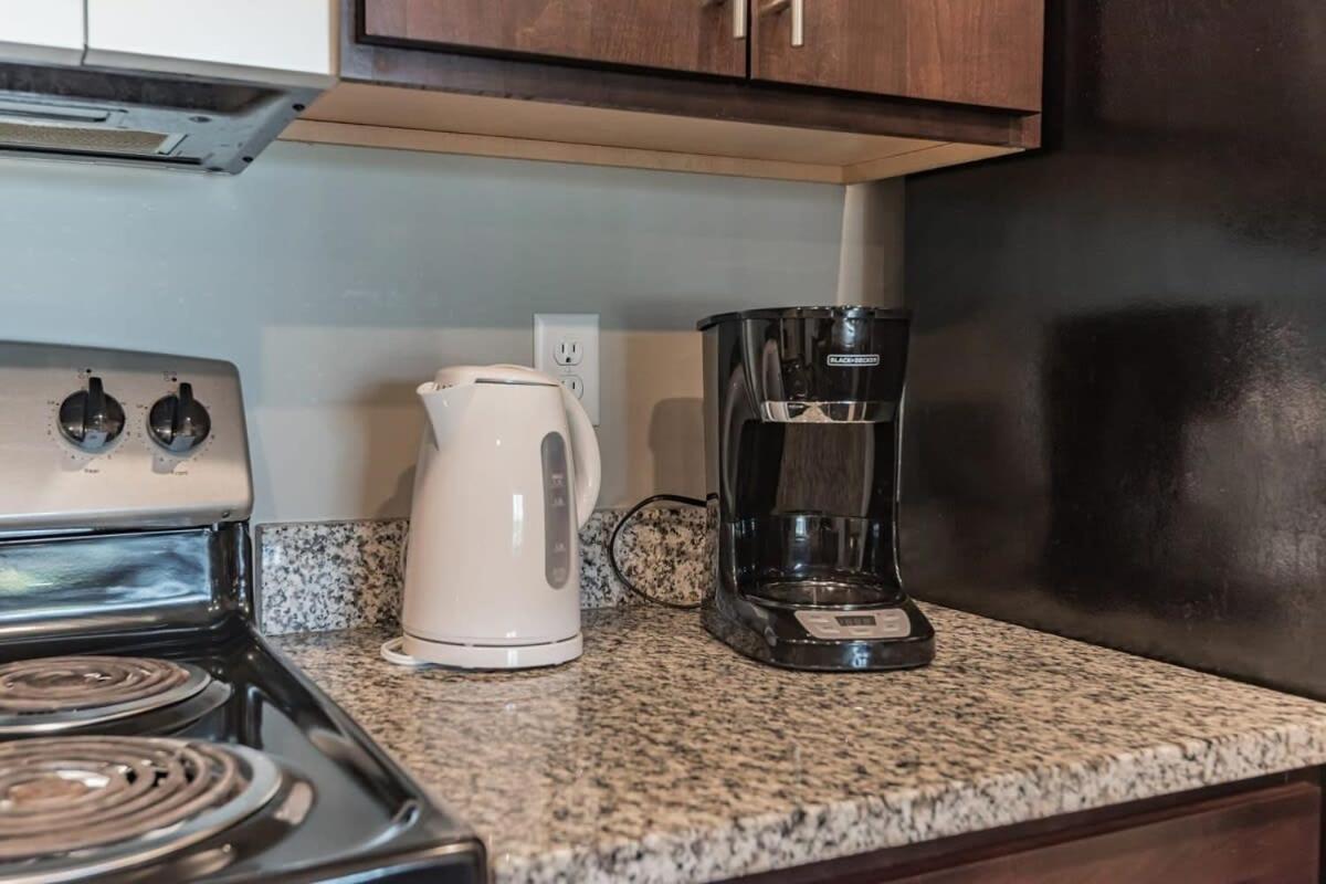 Spacious 2Br Suite Plus Patio Near Iowa State 에임스 외부 사진