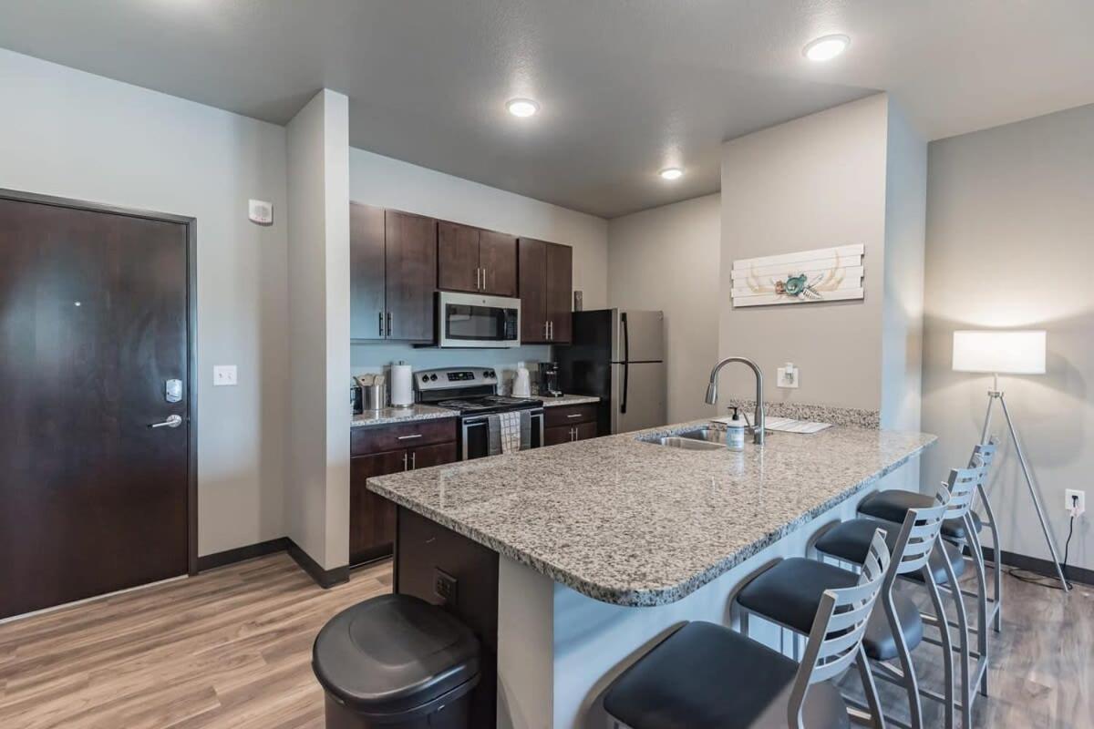 Spacious 2Br Suite Plus Patio Near Iowa State 에임스 외부 사진