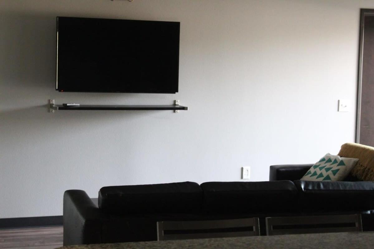 Spacious 2Br Suite Plus Patio Near Iowa State 에임스 외부 사진