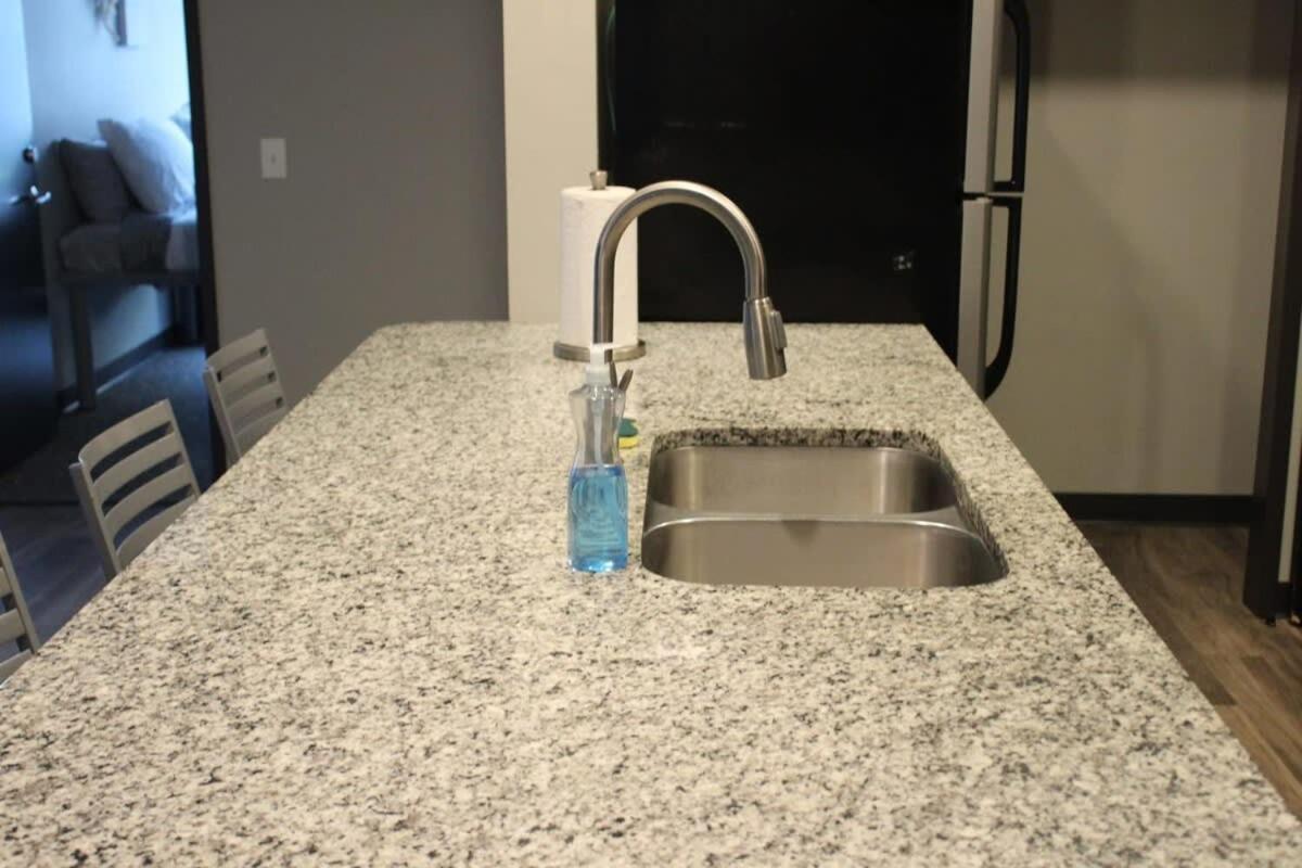 Spacious 2Br Suite Plus Patio Near Iowa State 에임스 외부 사진