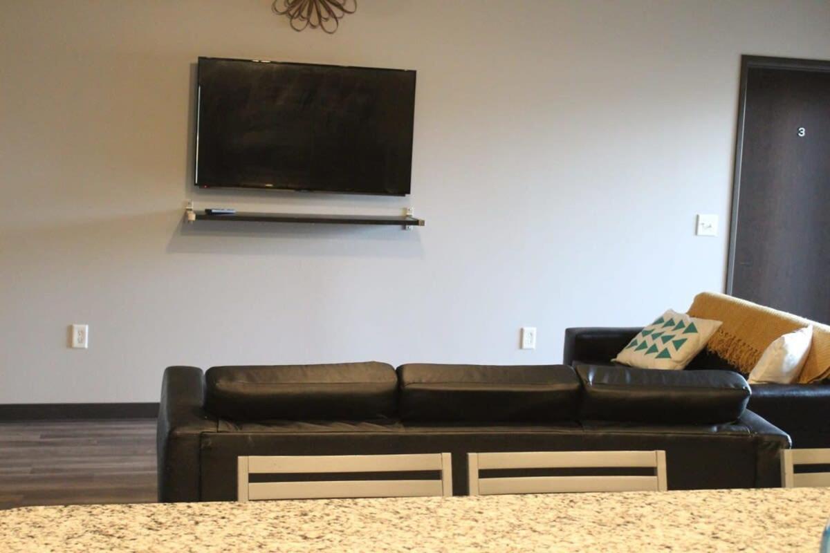 Spacious 2Br Suite Plus Patio Near Iowa State 에임스 외부 사진