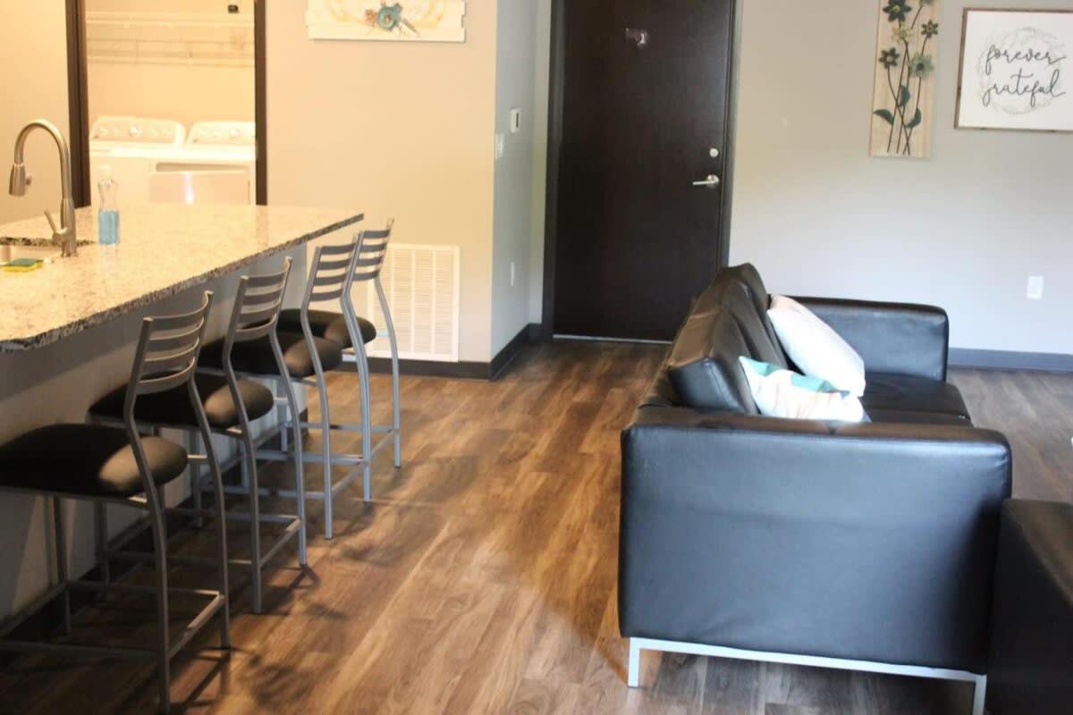 Spacious 2Br Suite Plus Patio Near Iowa State 에임스 외부 사진