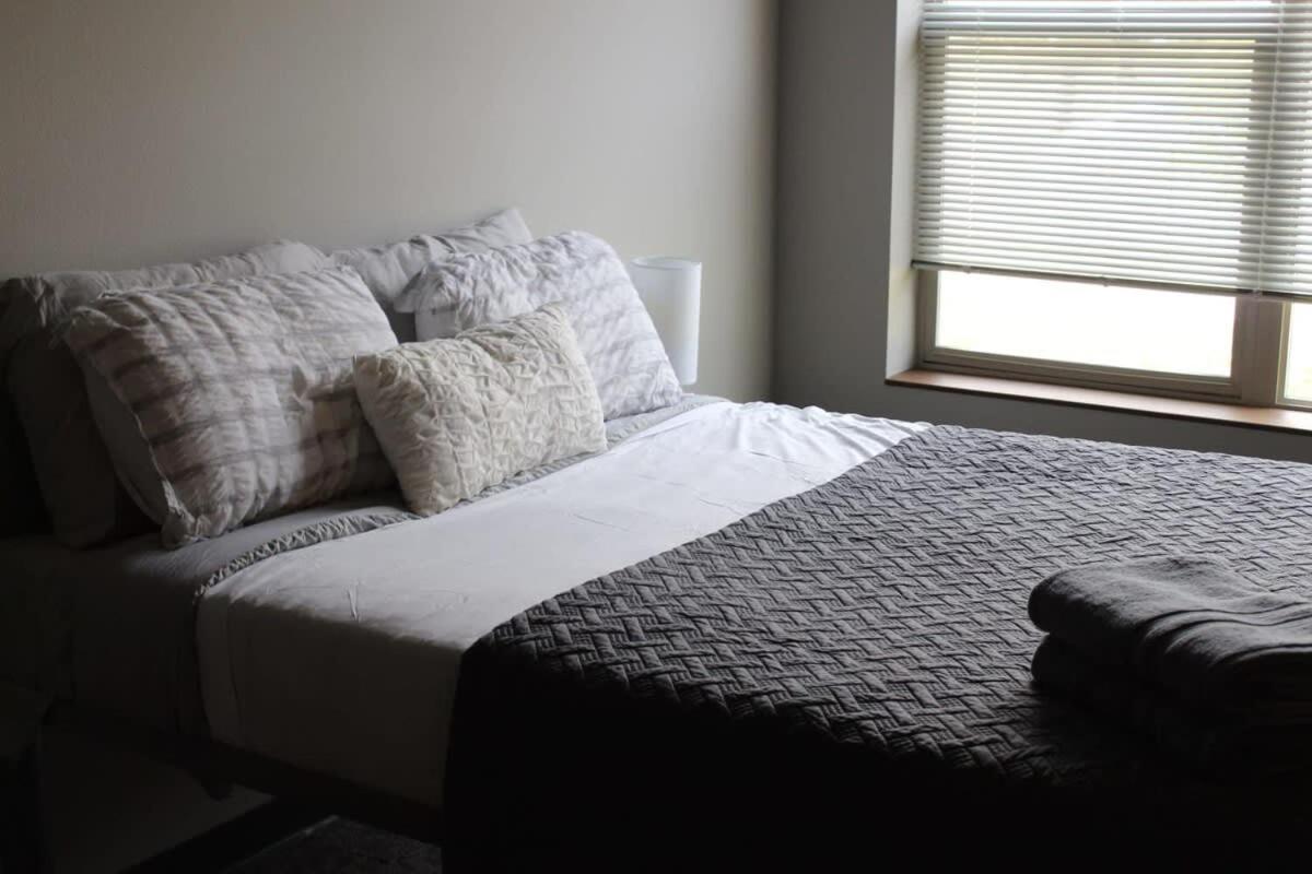 Spacious 2Br Suite Plus Patio Near Iowa State 에임스 외부 사진