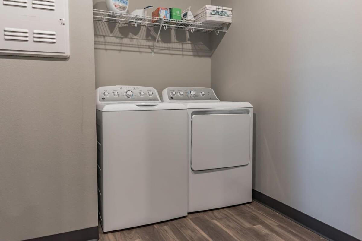 Spacious 2Br Suite Plus Patio Near Iowa State 에임스 외부 사진